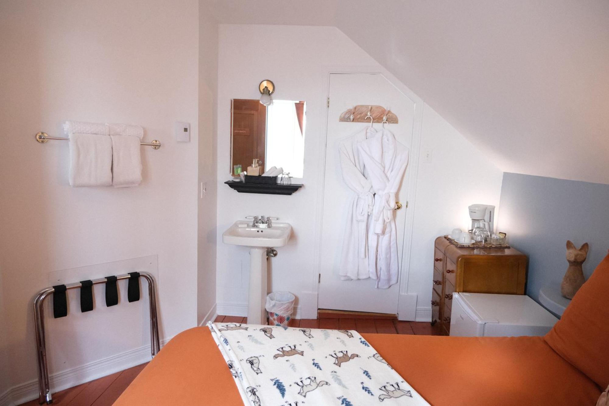 Les Pinsons Des Rives Bed & Breakfast La Malbaie Oda fotoğraf