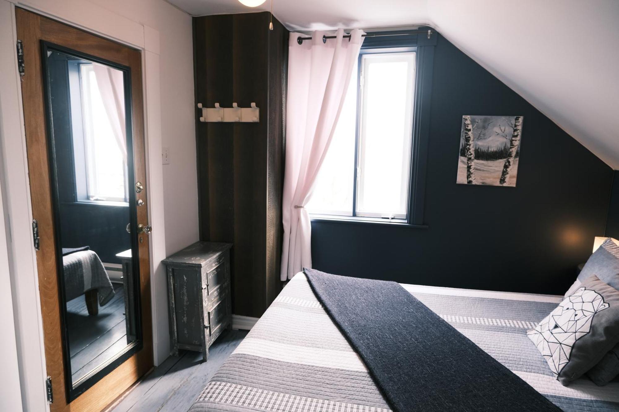 Les Pinsons Des Rives Bed & Breakfast La Malbaie Oda fotoğraf