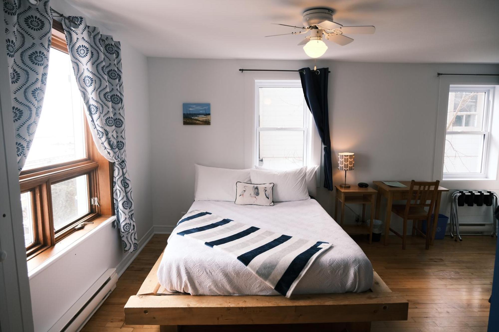 Les Pinsons Des Rives Bed & Breakfast La Malbaie Oda fotoğraf