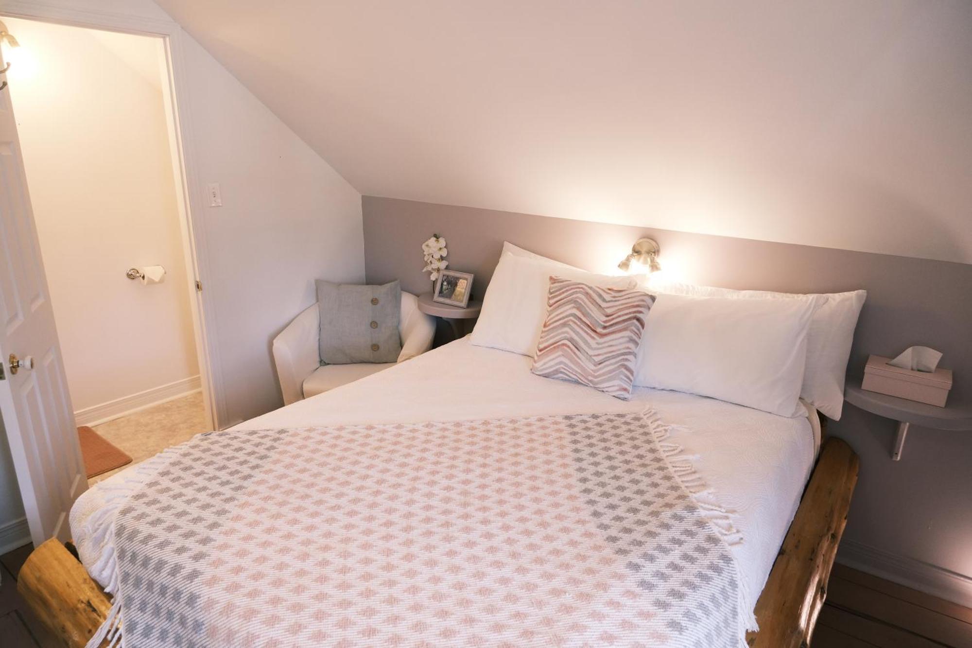 Les Pinsons Des Rives Bed & Breakfast La Malbaie Oda fotoğraf