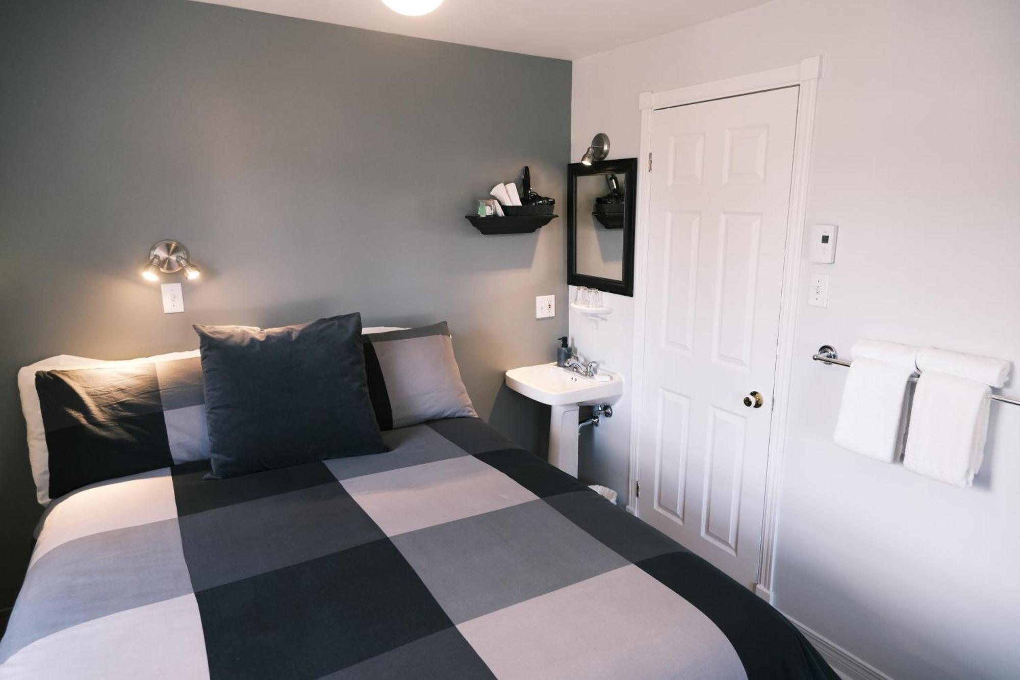 Les Pinsons Des Rives Bed & Breakfast La Malbaie Oda fotoğraf