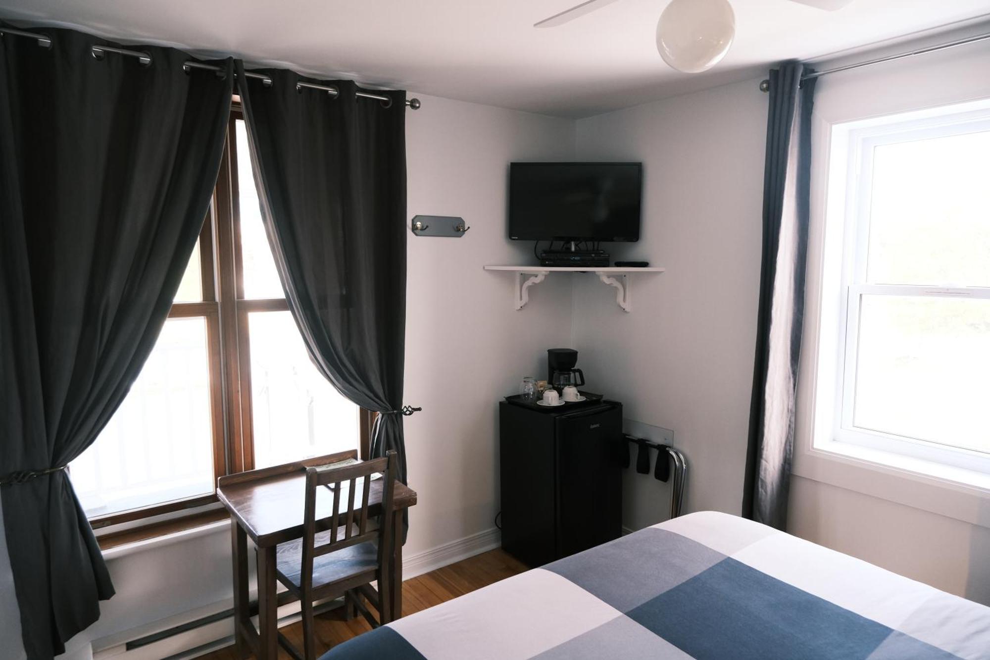 Les Pinsons Des Rives Bed & Breakfast La Malbaie Oda fotoğraf