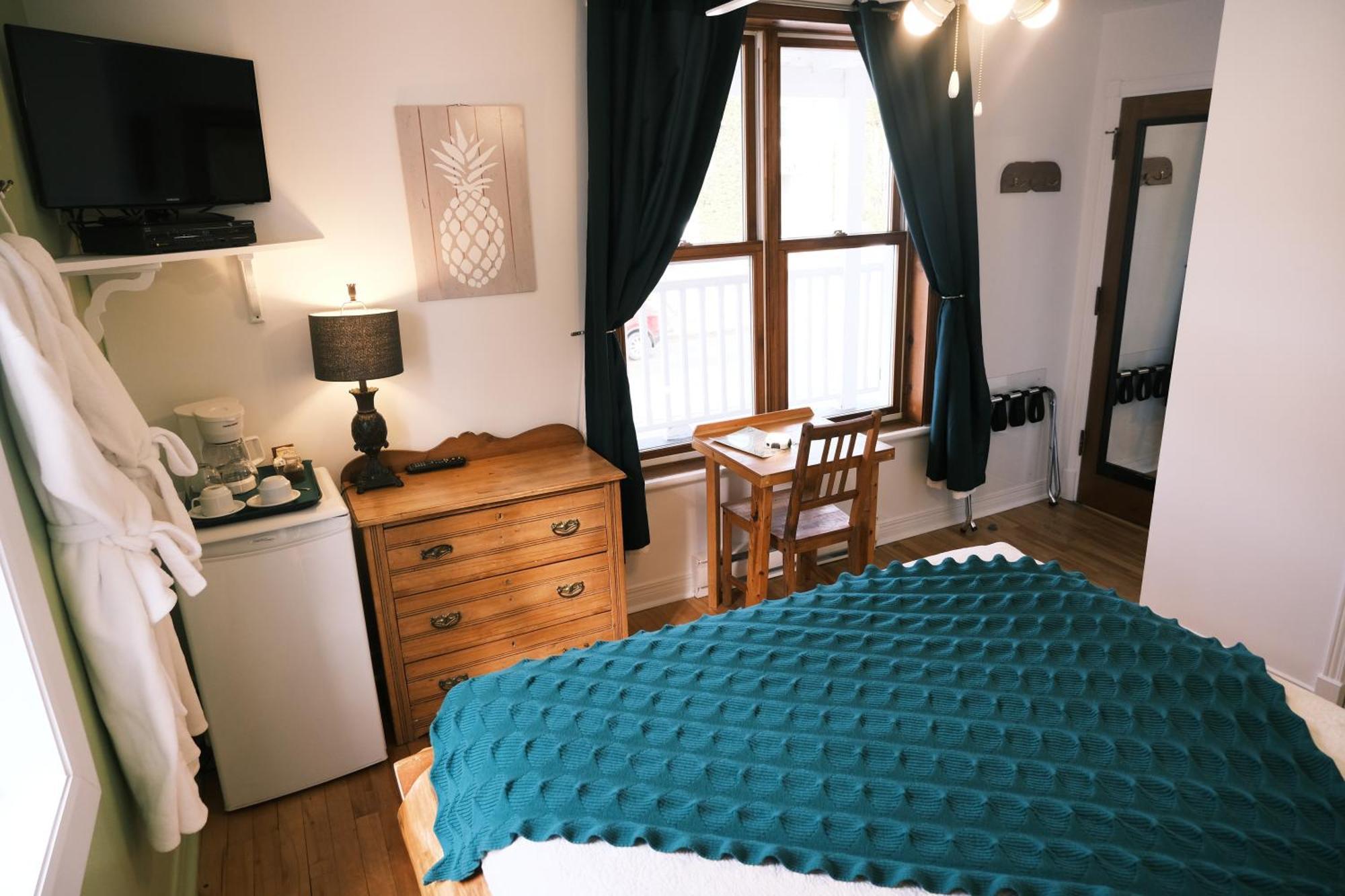 Les Pinsons Des Rives Bed & Breakfast La Malbaie Oda fotoğraf