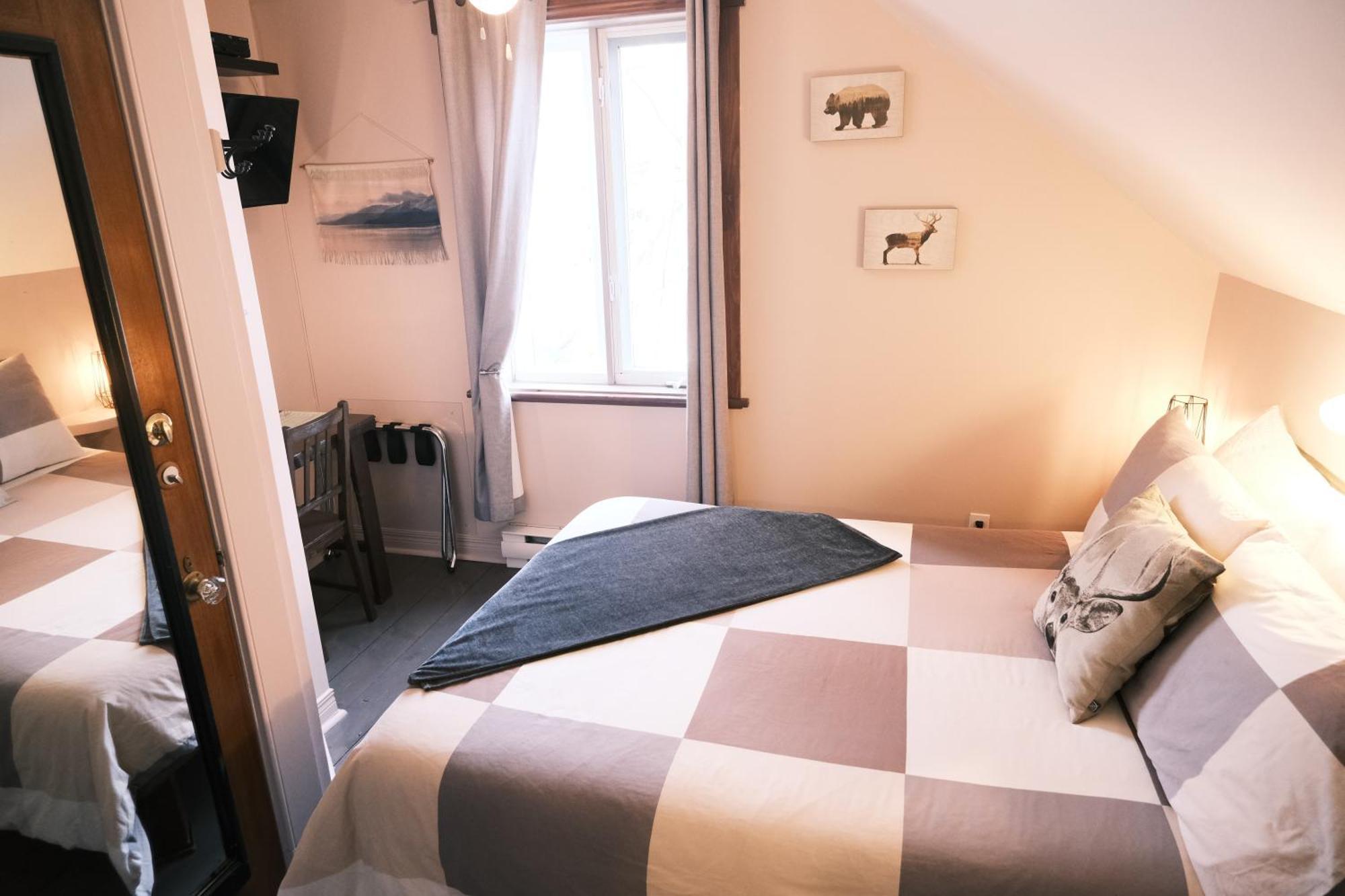 Les Pinsons Des Rives Bed & Breakfast La Malbaie Oda fotoğraf